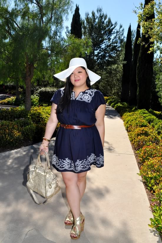 curvy girl vacation outfits